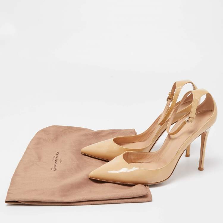 مملوكة مسبقًا Gianvito Rossi Beige Patent Leather Ankle Strap Pointed Toe Pumps Size 40.5