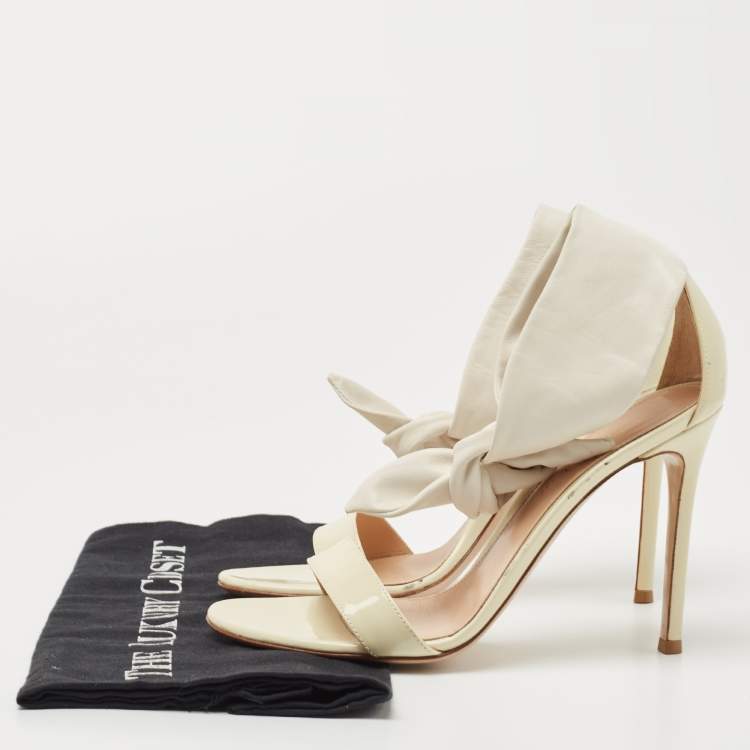Pre Owned Gianvito Rossi Beige/Cream Patent Leather Ankle Strap Sandals Size 38
