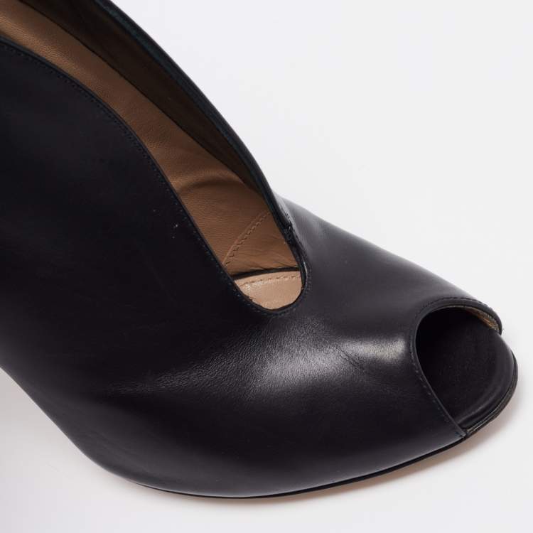 مملوكة مسبقًا Gianvito Rossi Black Leather Peep Toe Vamp Ankle Booties Size 37