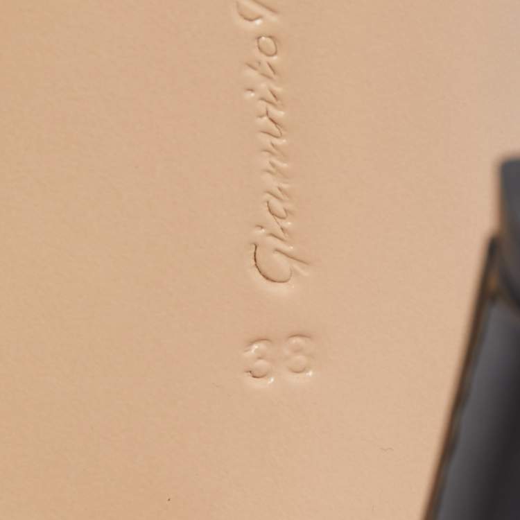 Pre Owned Gianvito Rossi Black Patent Leather Pointed Toe Pumps Size 38