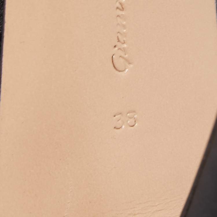 Pre Owned Gianvito Rossi Black Leather and Suede Pointed Toe Pumps Size 38