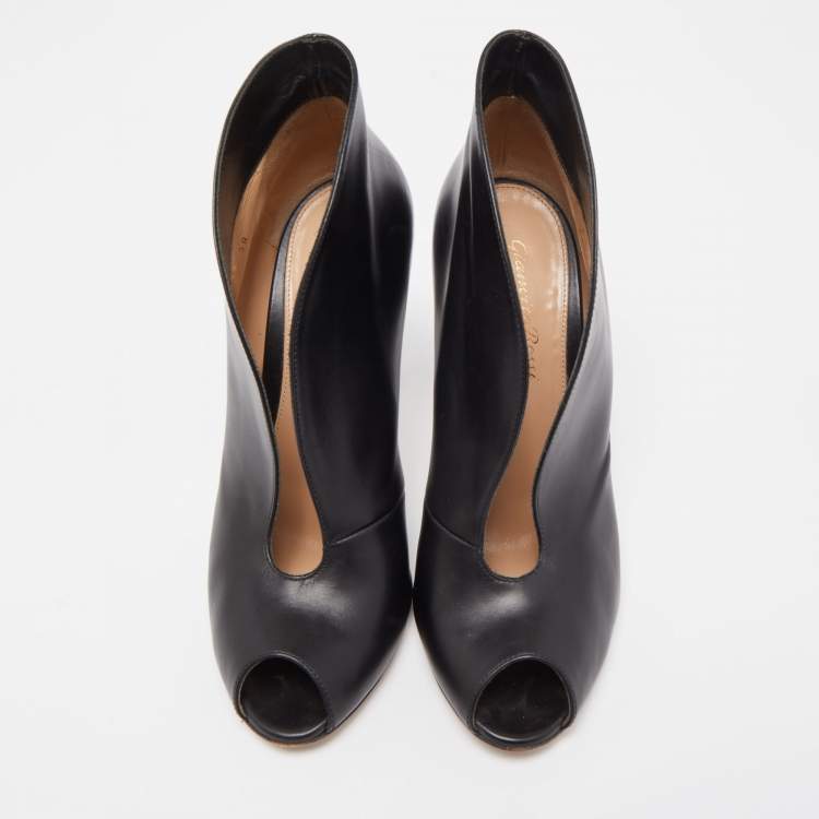 Pre Owned Gianvito Rossi Black Leather Vamp Peep Toe Booties Size 38