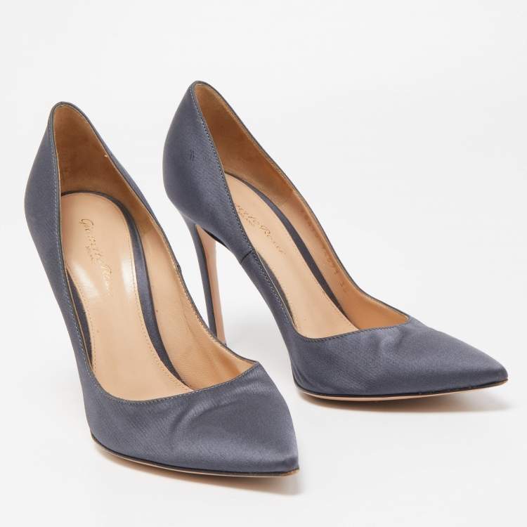 Pre Owned Gianvito Rossi Grey Satin Gianvito Pumps Size 38