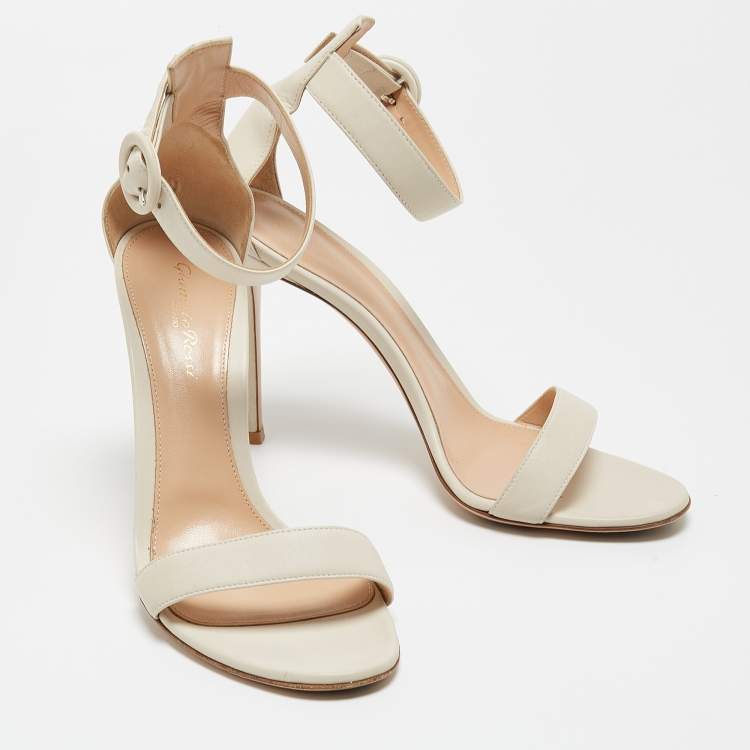 Pre Owned Gianvito Rossi Off White Leather Portofino Sandals Size 39.5