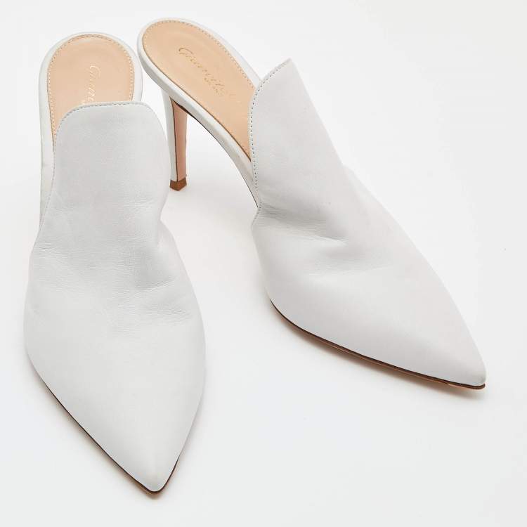 Pre Owned Gianvito Rossi White Leather Aramis Mules Size 39.5