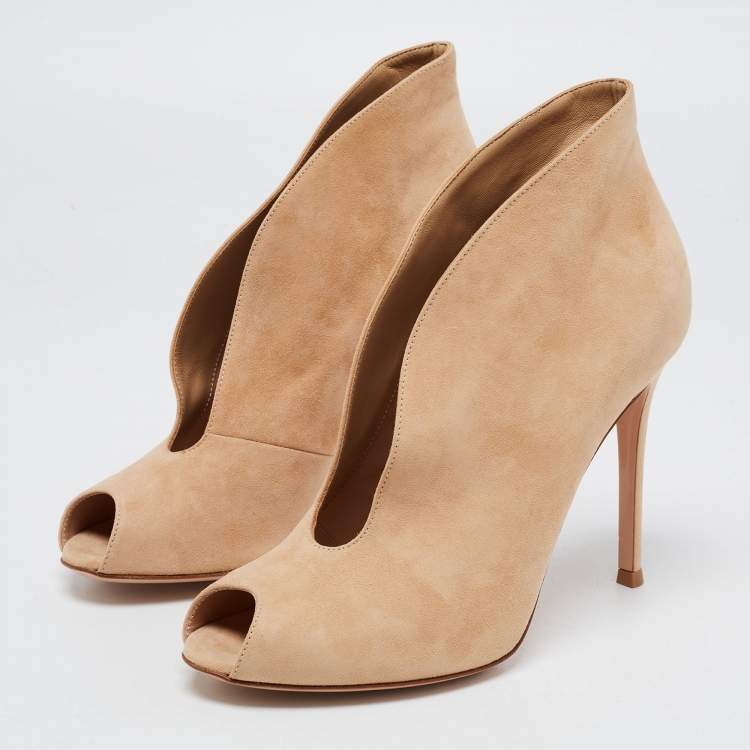 Pre Owned Gianvito Rossi Beige Suede Vamp Boots Size 38.5