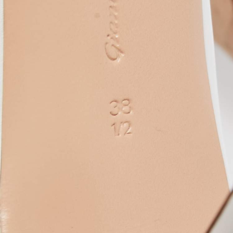 Pre Owned Gianvito Rossi White Leather V-neck Pointed Toe Booties Size 38.5