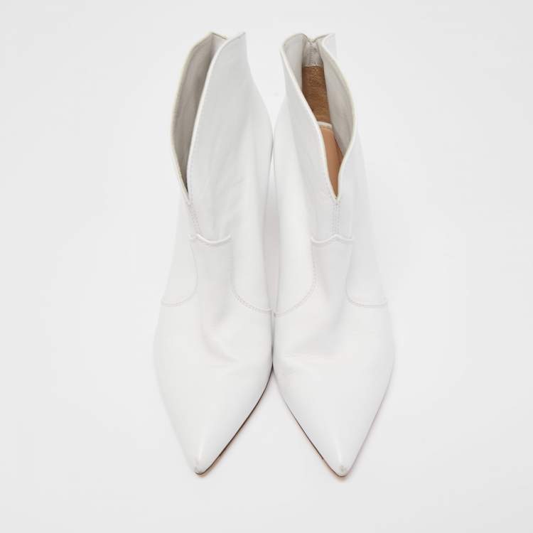 Pre Owned Gianvito Rossi White Leather V-neck Pointed Toe Booties Size 38.5