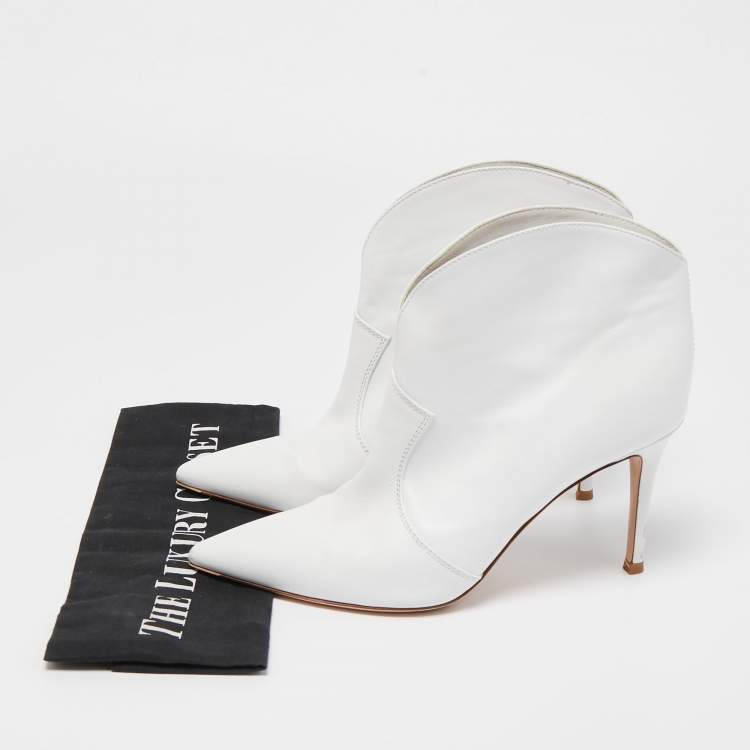 Pre Owned Gianvito Rossi White Leather V-neck Pointed Toe Booties Size 38.5