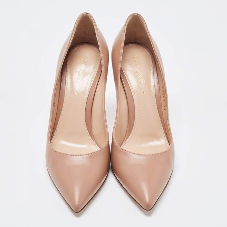 Pre Owned Gianvito Rossi Beige Leather Pointed Toe Pumps Size 37
