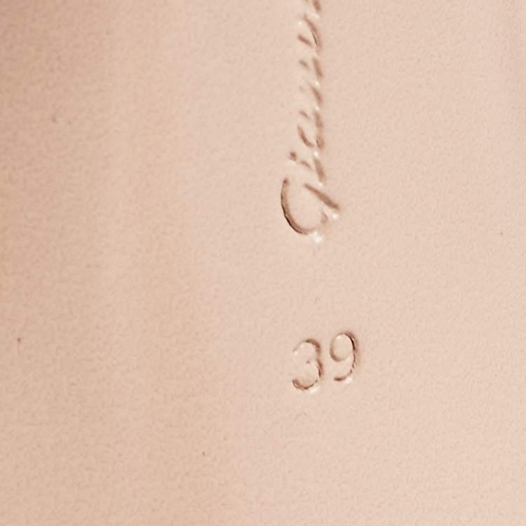 Pre Owned Gianvito Rossi Silver Leather Vamp Booties Size 39