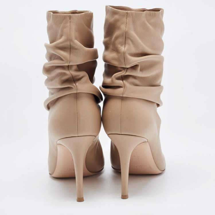 مملوكة مسبقًا Gianvito Rossi Beige Leather Ruched Cécile Ankle Boots Size 39