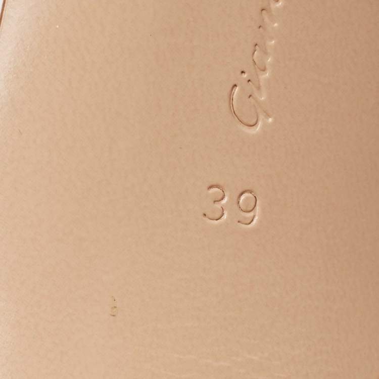 Pre Owned Gianvito Rossi White Mesh And Leather Honeycomb Open Toe Mules Size 39