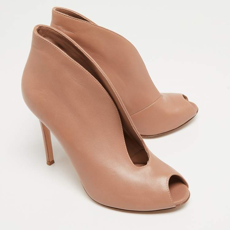 Pre Owned Gianvito Rossi Beige Leather Vamp Booties Size 38.5