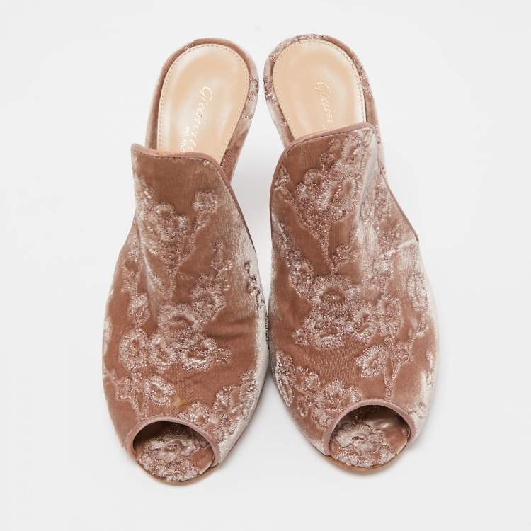 Pre Owned Gianvito Rossi Beige Embroidered Velvet Mules Size 36