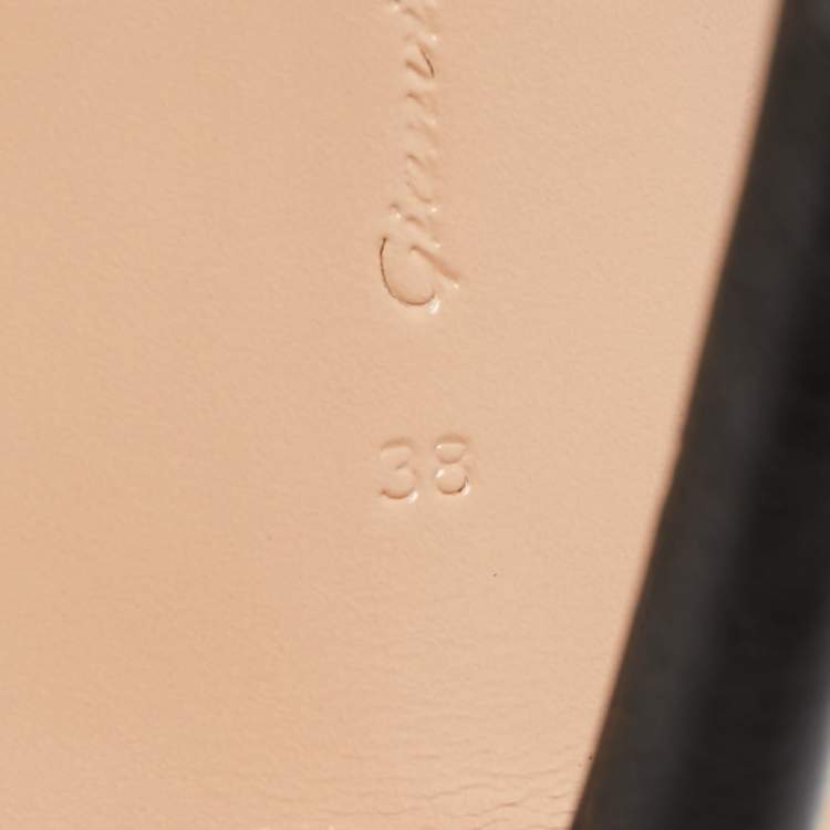 Pre Owned Gianvito Rossi Black Leather Vamp Pumps Size 38