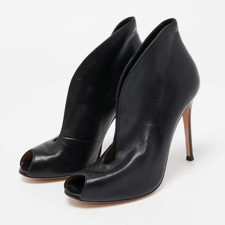 Pre Owned Gianvito Rossi Black Leather Vamp Pumps Size 38