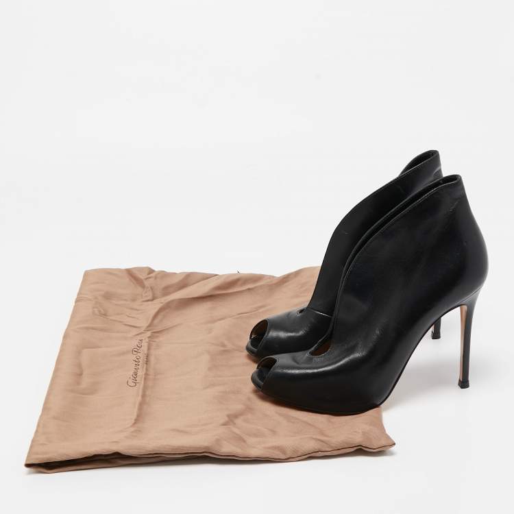 Pre Owned Gianvito Rossi Black Leather Vamp Pumps Size 38