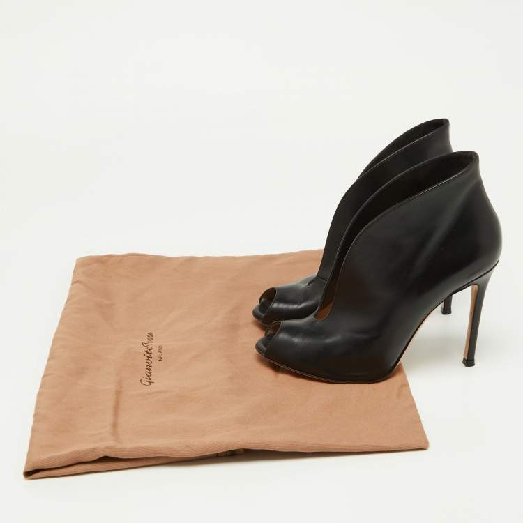 Pre Owned Gianvito Rossi Black Leather Vamp Peep Toe Booties Size 35.5
