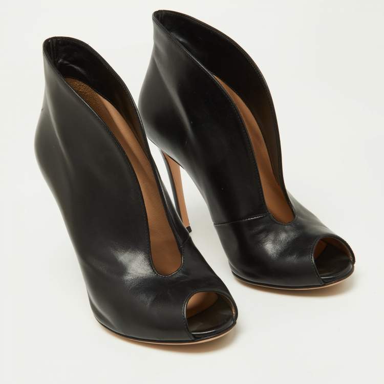 Pre Owned Gianvito Rossi Black Leather Vamp Peep Toe Booties Size 35.5