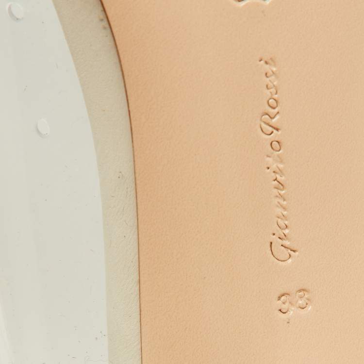 مملوكة مسبقًا Gianvito Rossi Off White Leather and PVC Plexi Pumps Size 38