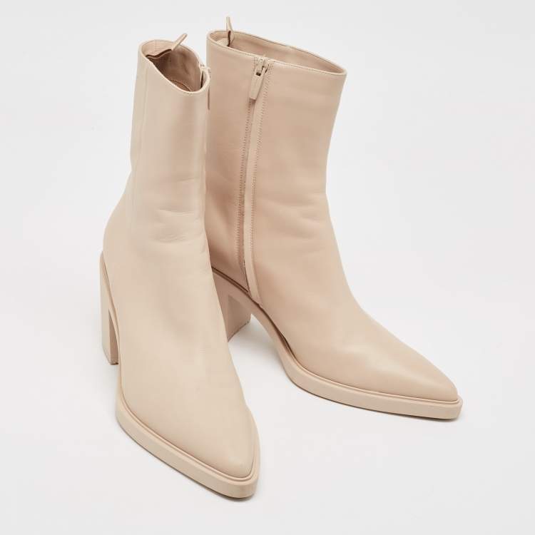 Pre Owned Gianvito Rossi Beige Leather Dylan Ankle Boots Size 41.5