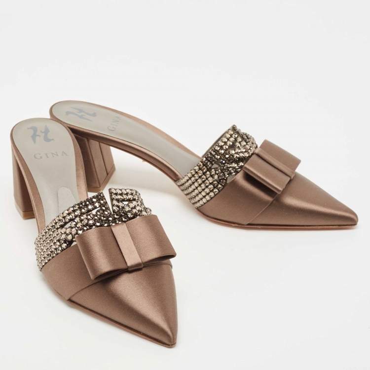 مملوكة مسبقًا Gina Brown Satin Chachki Block Heel Mules Size 40