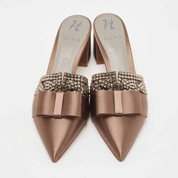 مملوكة مسبقًا Gina Brown Satin Chachki Block Heel Mules Size 40