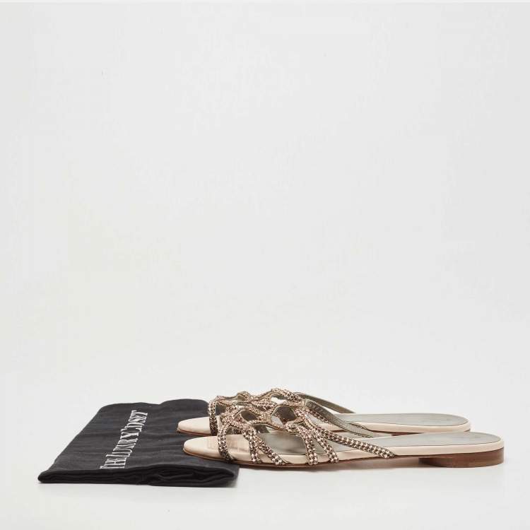 مملوكة مسبقًا Gina Beige Patent Leather Crystal Olson Flat Slides Size 39 