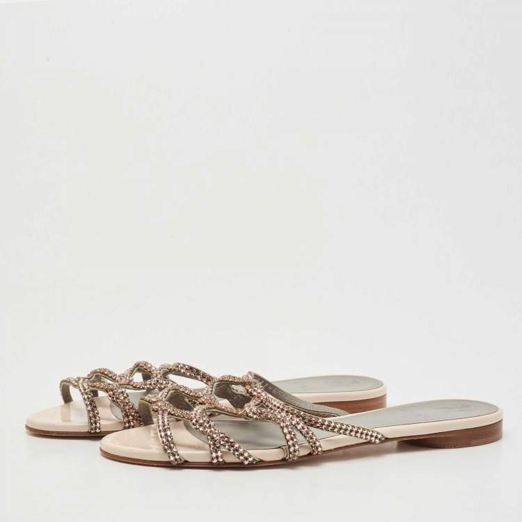 مملوكة مسبقًا Gina Beige Patent Leather Crystal Olson Flat Slides Size 39 