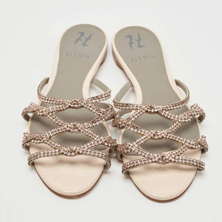 مملوكة مسبقًا Gina Beige Patent Leather Crystal Olson Flat Slides Size 39 