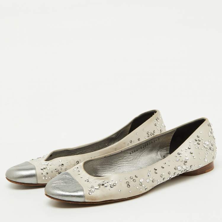 Pre Owned Gina Light Grey/Silver Satin and Leather Crystal Embellished Ballet Flats Size 40