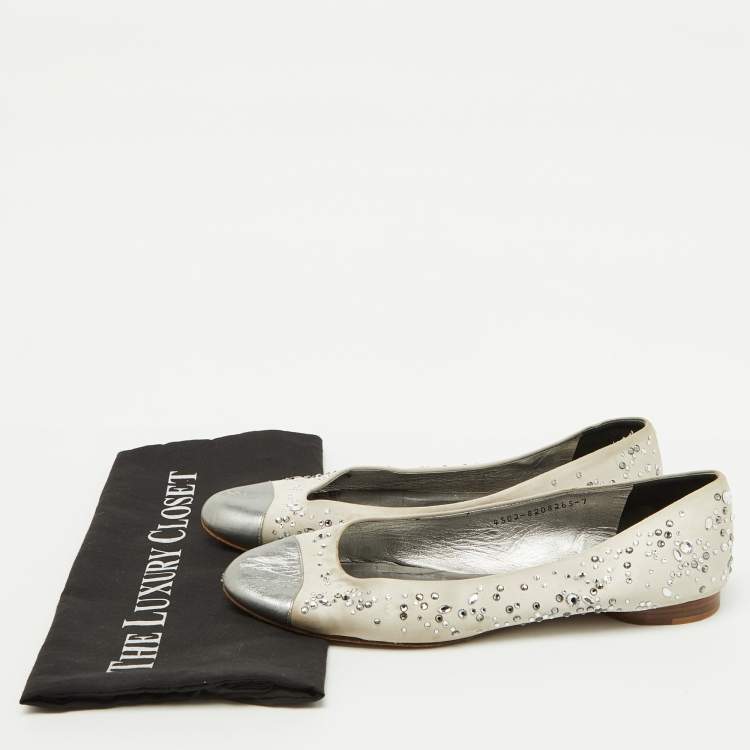 Pre Owned Gina Light Grey/Silver Satin and Leather Crystal Embellished Ballet Flats Size 40