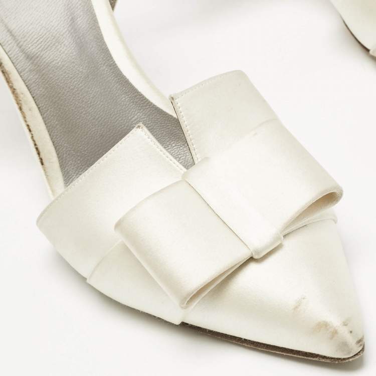 Pre Owned Gina Off White Satin Pointed Toe Slingback Pumps Size 38.5