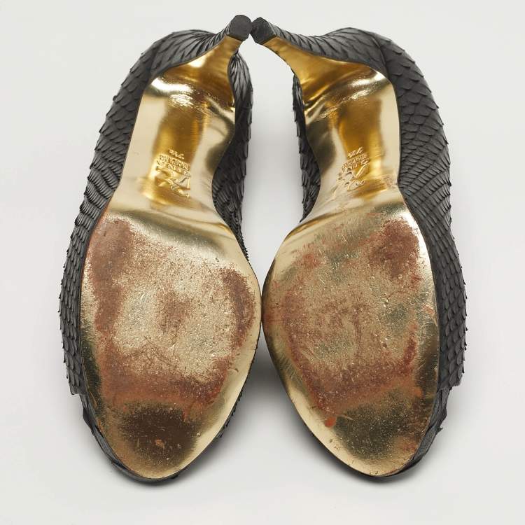 مملوكة مسبقًا Gina Size 40.5 Black Python Leather Platform Peep Toe Pumps