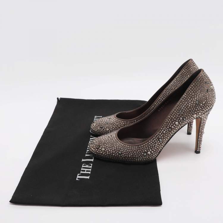 مملوكة مسبقًا Gina Size 40 Brown Crystals and Satin Pumps