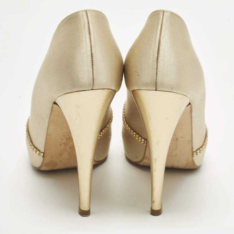 Pre Owned Gina Size 37 Gold Leather and Satin Crystal Embellished Platform Pumps