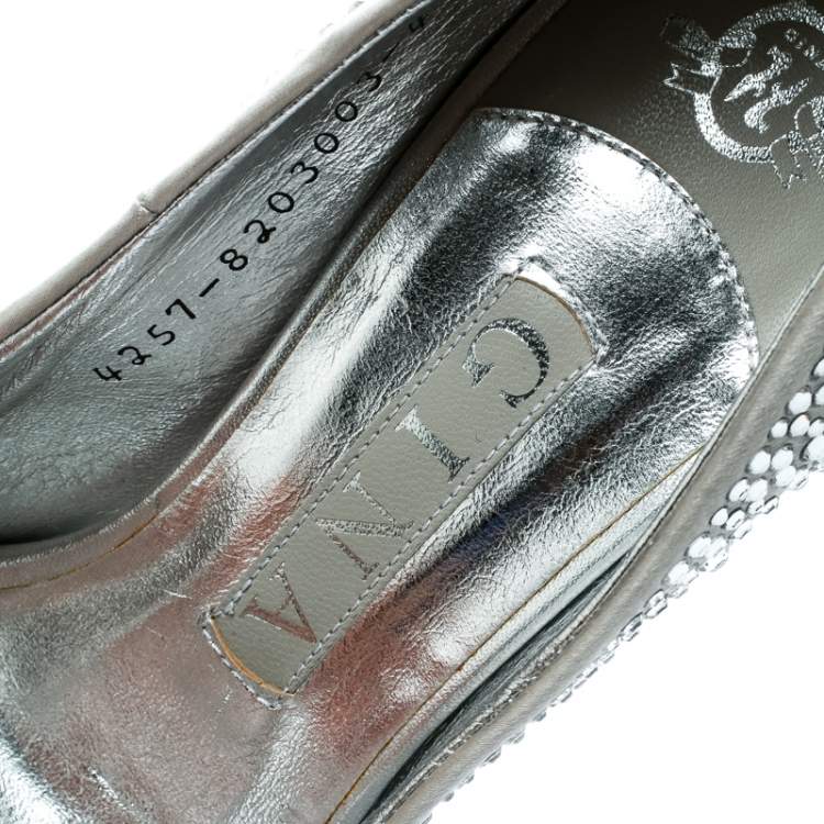 Pre Owned Gina Light Grey Satin Crystal Embellished Peep Toe Platform Pumps Size 37