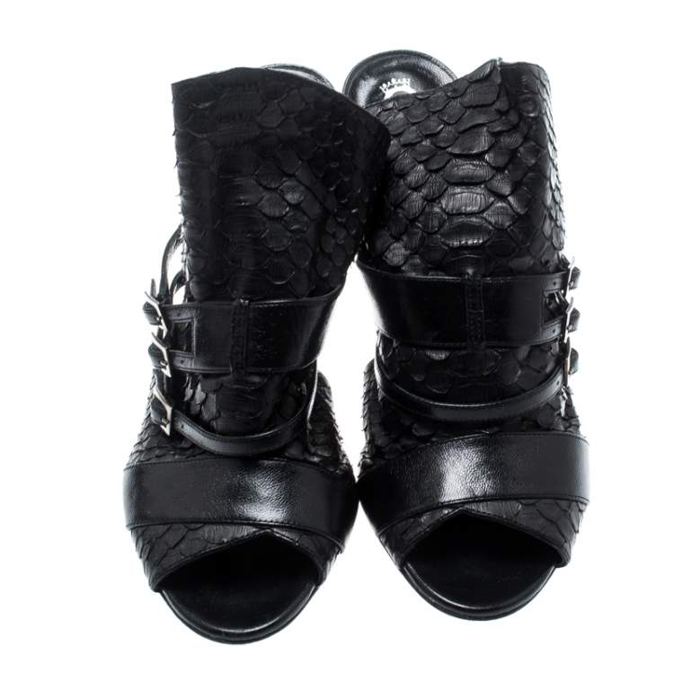 مملوكة مسبقًا Gina Black Python And Leather Peep Toe Buckle Detail Mules Size 37.5