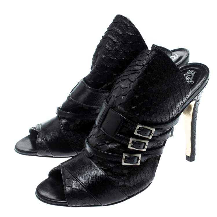 مملوكة مسبقًا Gina Black Python And Leather Peep Toe Buckle Detail Mules Size 37.5