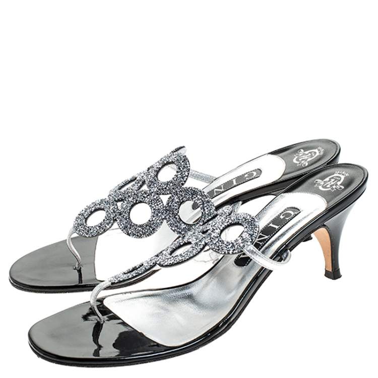 مملوكة مسبقًا Gina Metallic Silver Crystal Embellished Leather Thong Sandals Size 39
