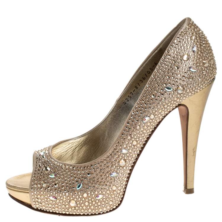 مملوكة مسبقًا Gina Beige Satin Crystal Embellished Peep Toe Platform Pumps Size 39