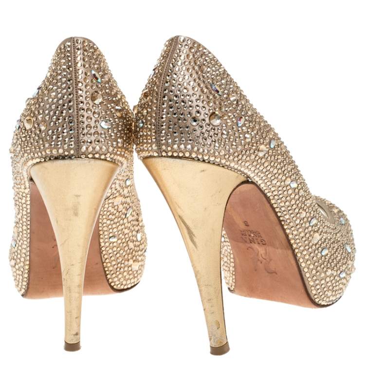 مملوكة مسبقًا Gina Beige Satin Crystal Embellished Peep Toe Platform Pumps Size 39