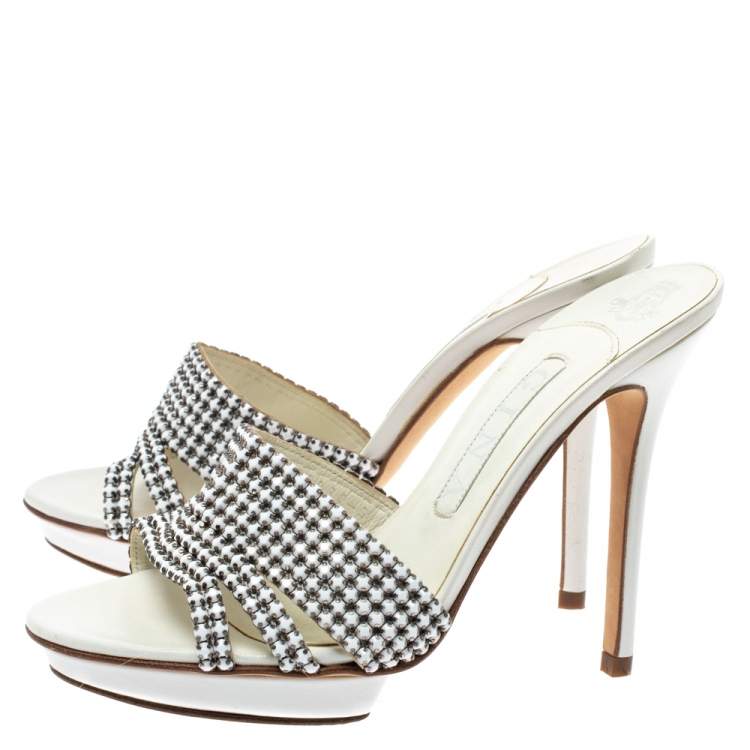 مملوكة مسبقًا Gina White Leather Crystal Embellished Slide Sandals Size 38