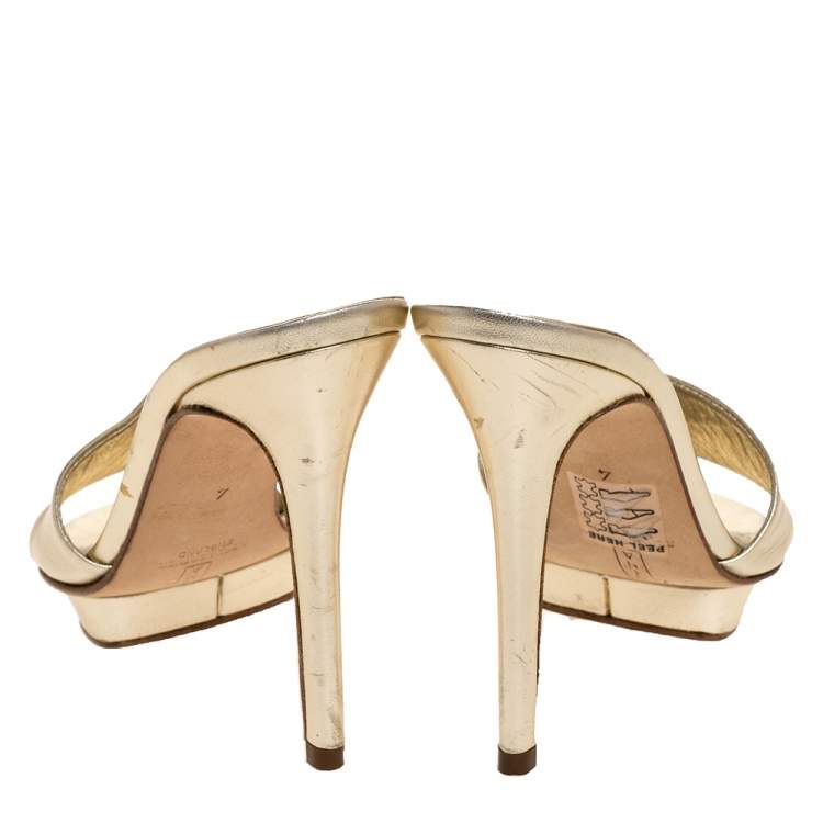 Pre Owned Gina Metallic Gold Leather Slide Sandals Size 37