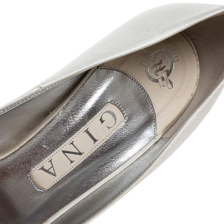 Pre Owned Gina White Satin Jenna Crystal Embellished Heel Peep Toe Platform Pumps Size 38.5