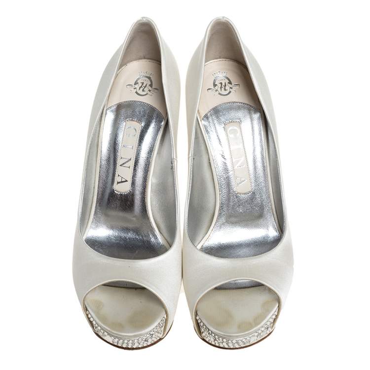 Pre Owned Gina White Satin Jenna Crystal Embellished Heel Peep Toe Platform Pumps Size 38.5