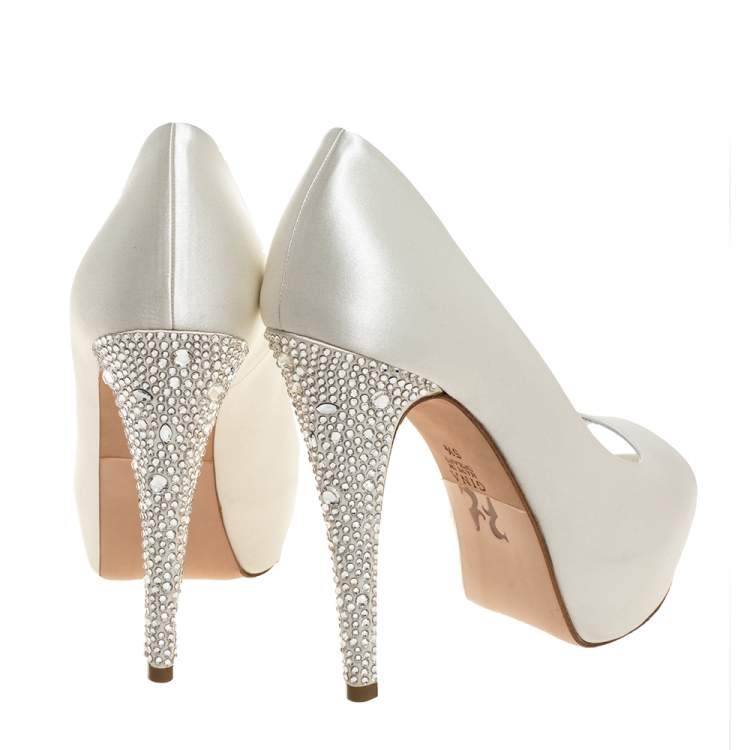 Pre Owned Gina White Satin Jenna Crystal Embellished Heel Peep Toe Platform Pumps Size 38.5