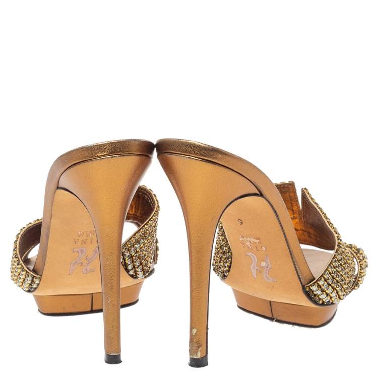 مملوكة مسبقًا Gina Bronze Leather Crystal Embellished Platform Sandals Size 39