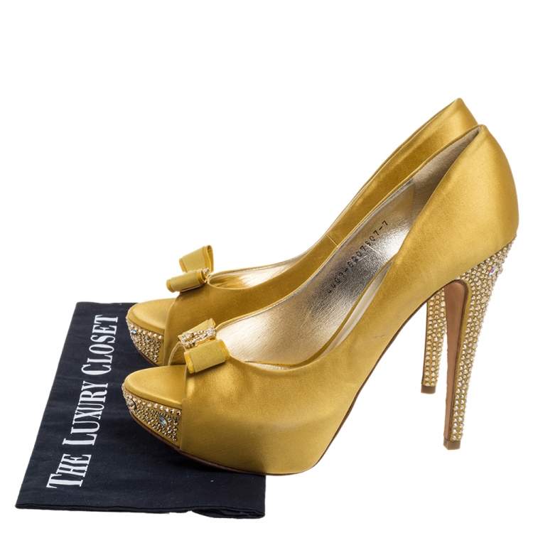 Pre Owned Gina Yellow Satin Crystal Embellished Platform Pumps Size 40